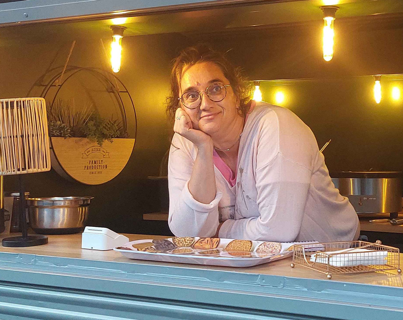 Stéphanie Ardelanot, crêpière itinérante La Crêpe Chignon en Maine-et-Loire